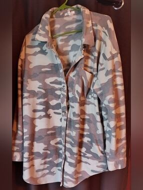 Maurices Gray & Cream Fleece Camo Shacket